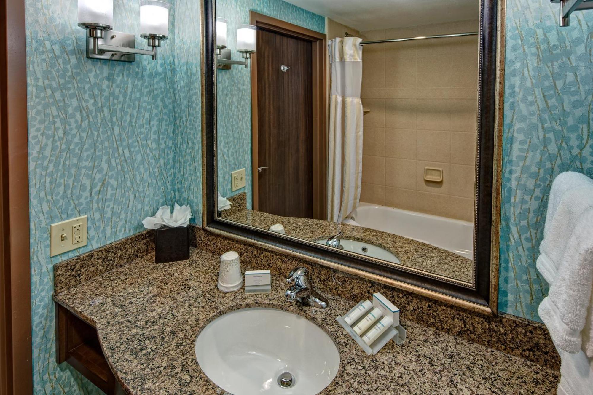 Hilton Garden Inn Midtown Талса Экстерьер фото