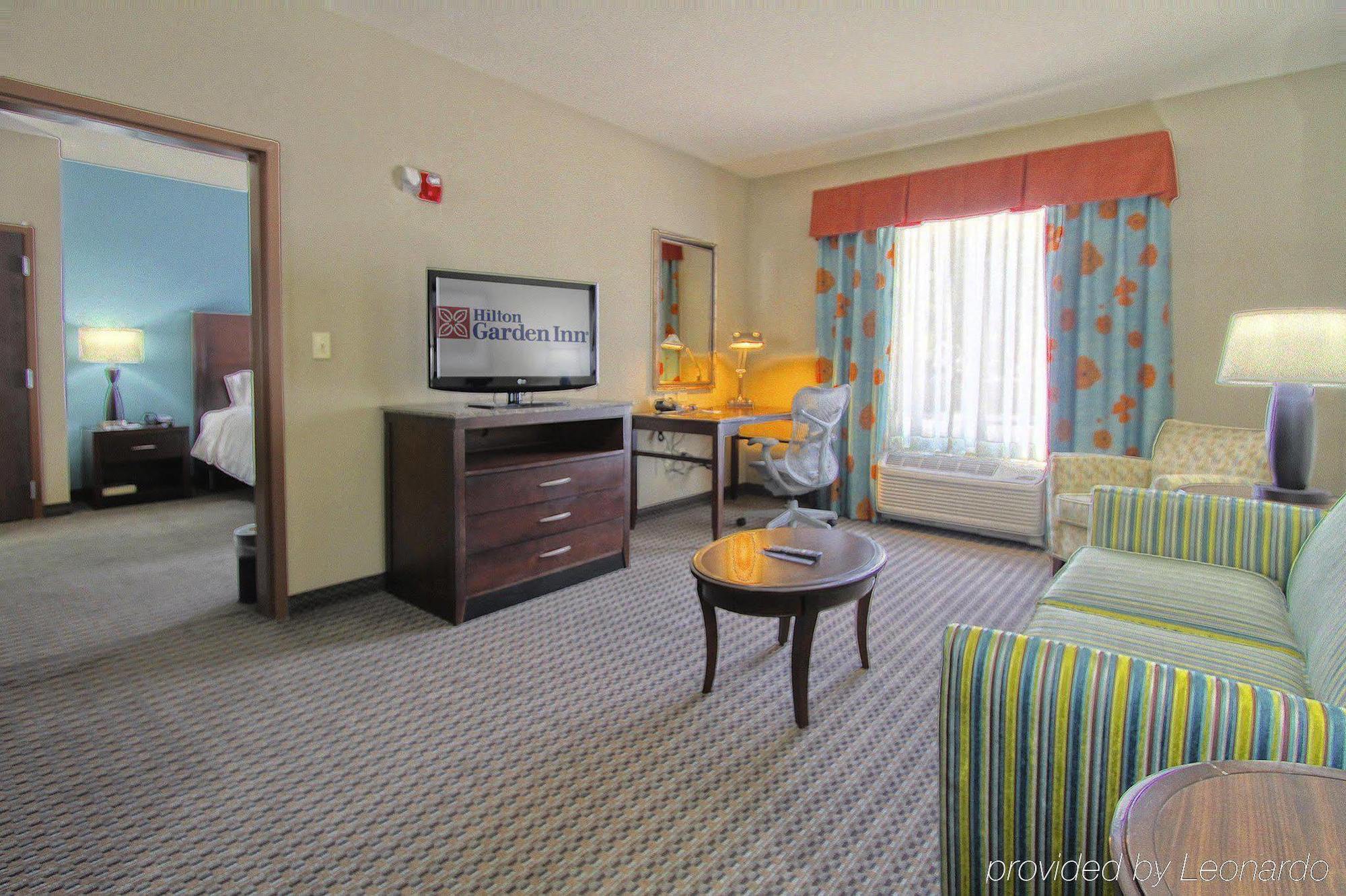 Hilton Garden Inn Midtown Талса Номер фото