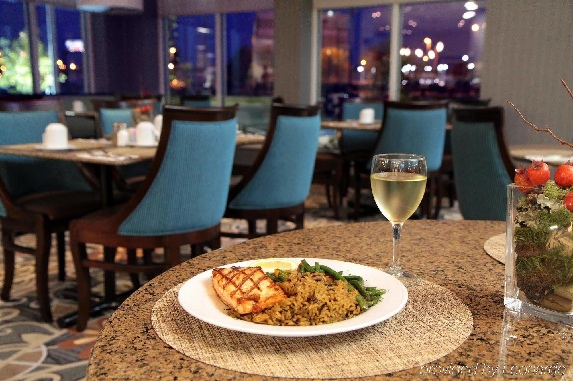 Hilton Garden Inn Midtown Талса Ресторан фото